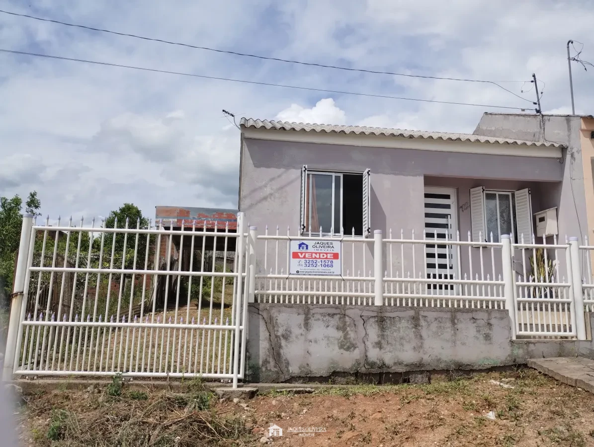Imagem de casa bairro Vila Nova com terreno amplo.