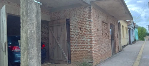 Imagem de Casa por terminar em ótima localização.