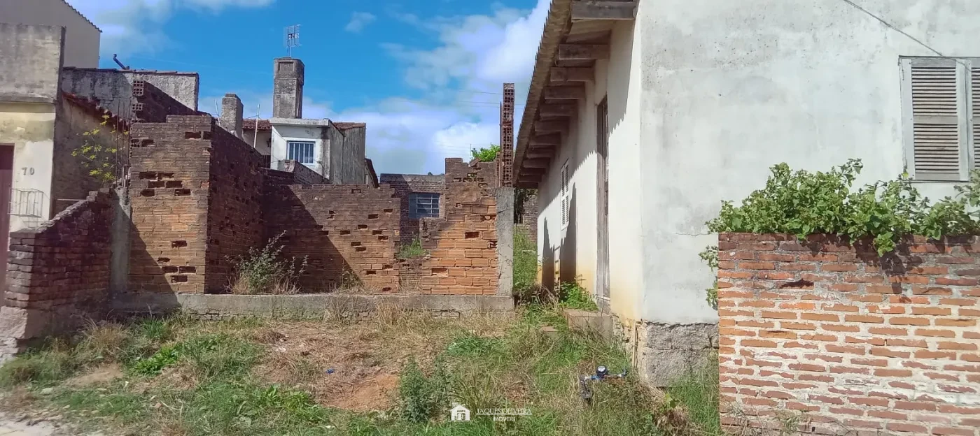 Imagem de Casa por terminar em ótima localização.