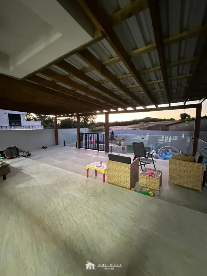 Casa de esquina com terreno amplo. - Triângulo, Canguçu [3848]