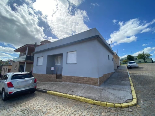 Imagem de Ampla Casa de Esquina em Região Valorizada