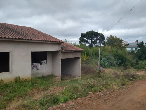 Imagem de Casa semi acabada