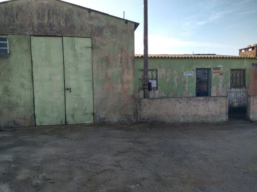 Imagem de Casa com Garagem para caminhão