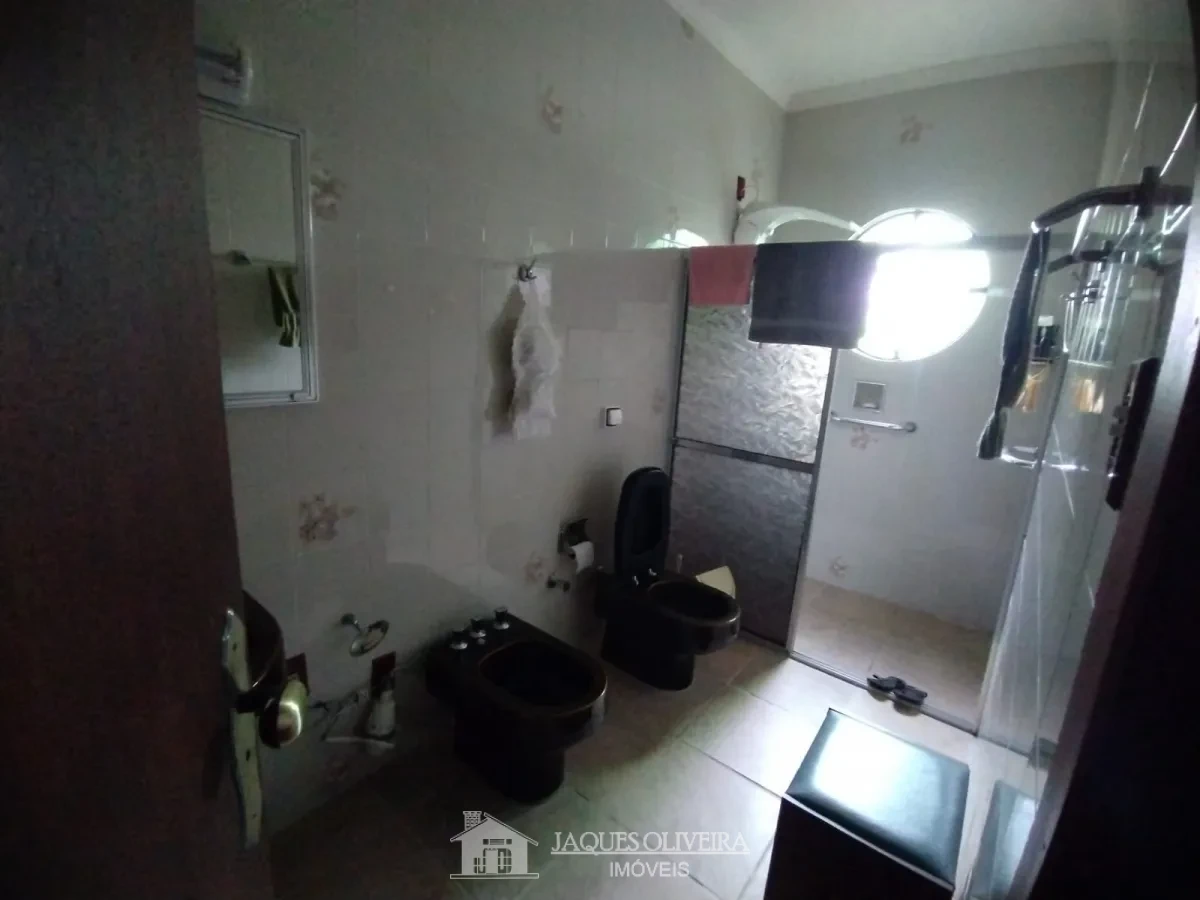 Imagem de Casa de moradia e Apartamento com  terreno ao lado