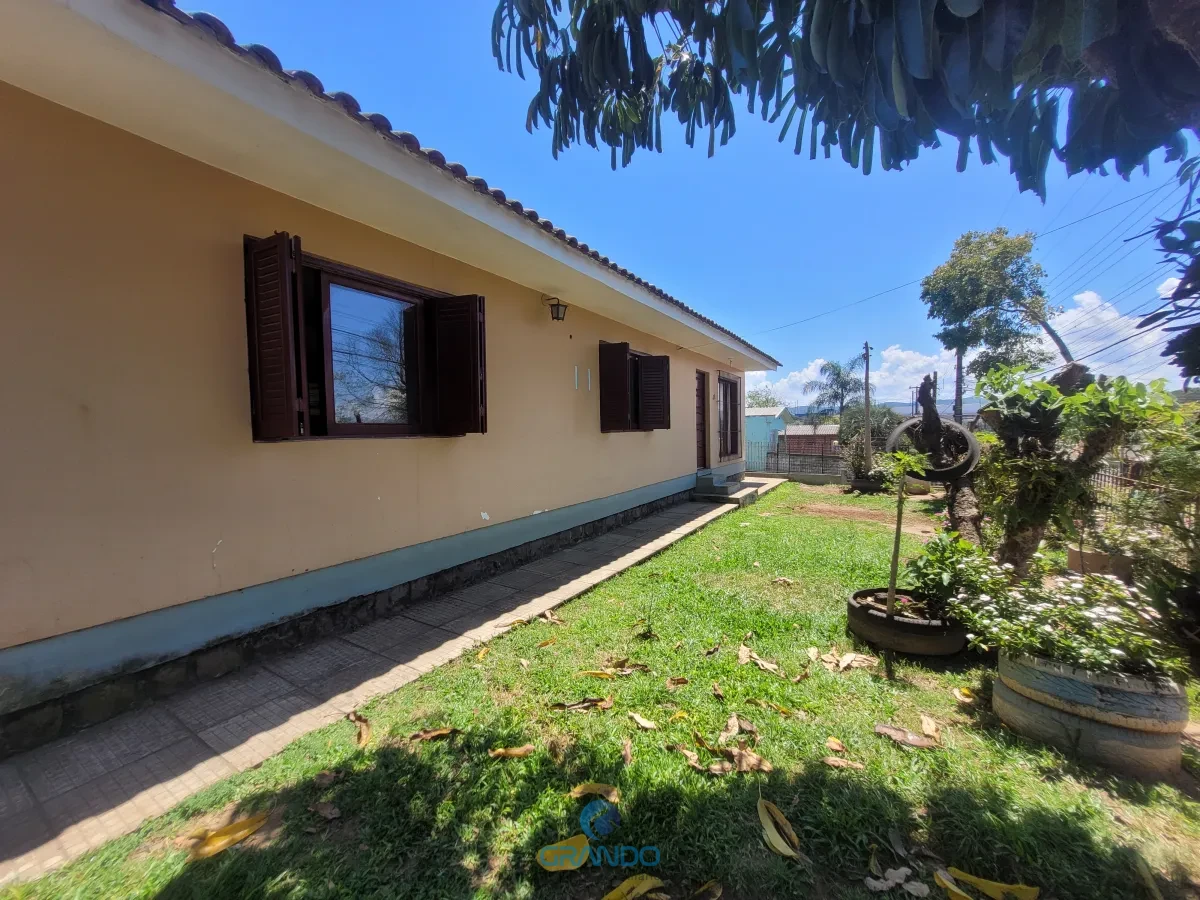 Imagem de Casa na Parque Pinheiro Machado com 4 dormitórios, piscina e um enorme  pomar