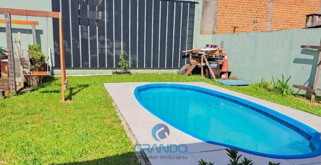 Imagem de Casa ampla, 02 dormitórios, com piscina no Bairro Medianeira