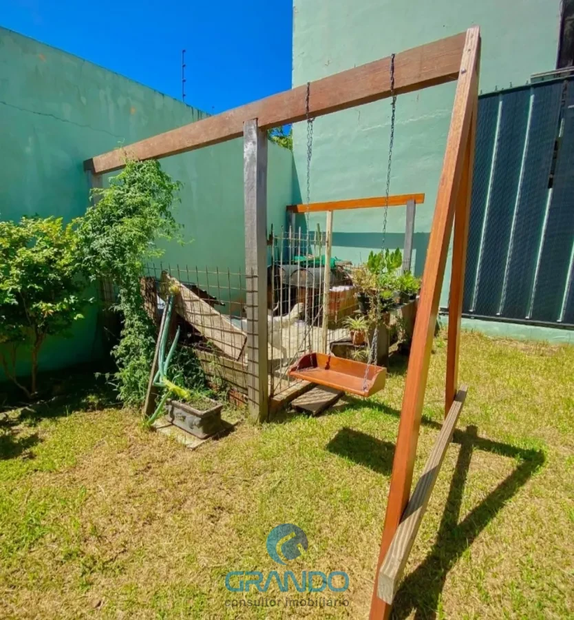 Imagem de Casa ampla, 02 dormitórios, com piscina no Bairro Medianeira