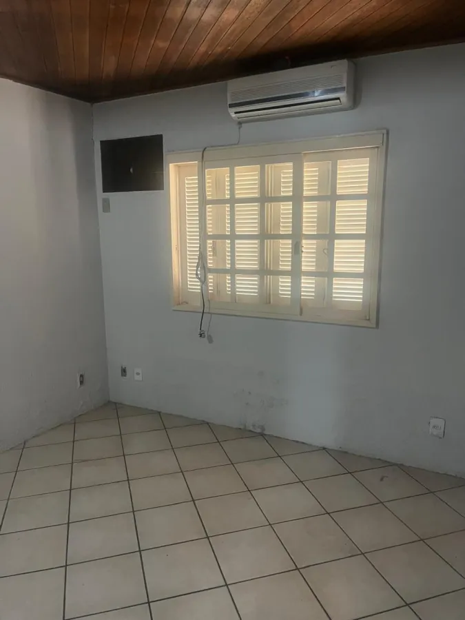 Imagem de CASA NA RUA FERNANDO DE NORONHA 129