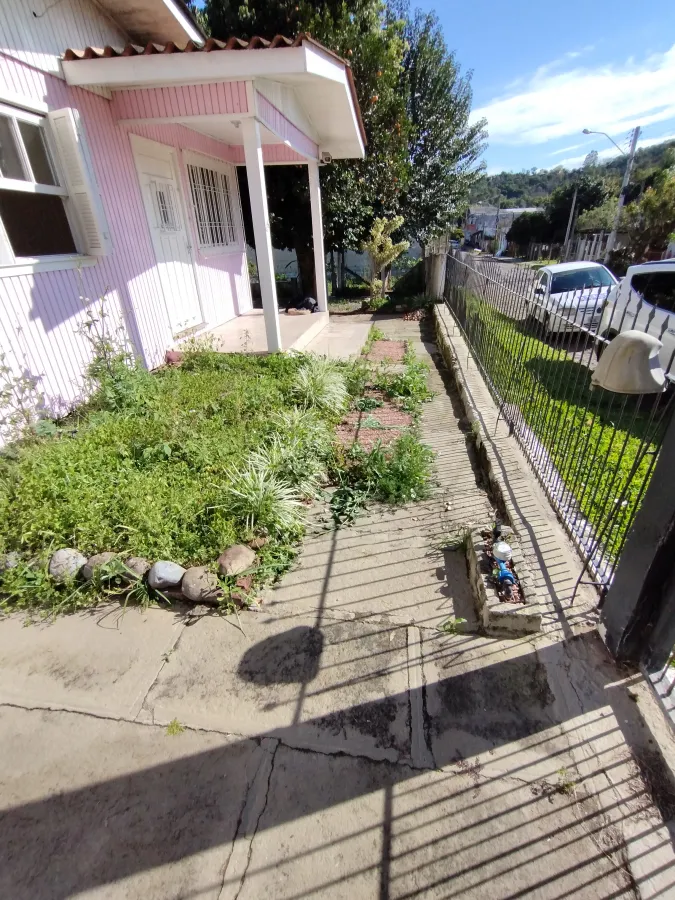 Imagem de Casa Espaçosa à Venda em Taquara, RS