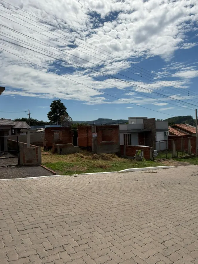 Imagem de Terreno Murado com Casa em construção – Oportunidade Imperdível!