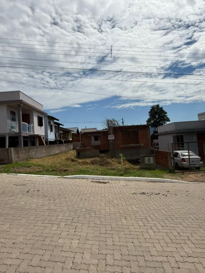 Imagem de Terreno Murado com Casa em construção – Oportunidade Imperdível!