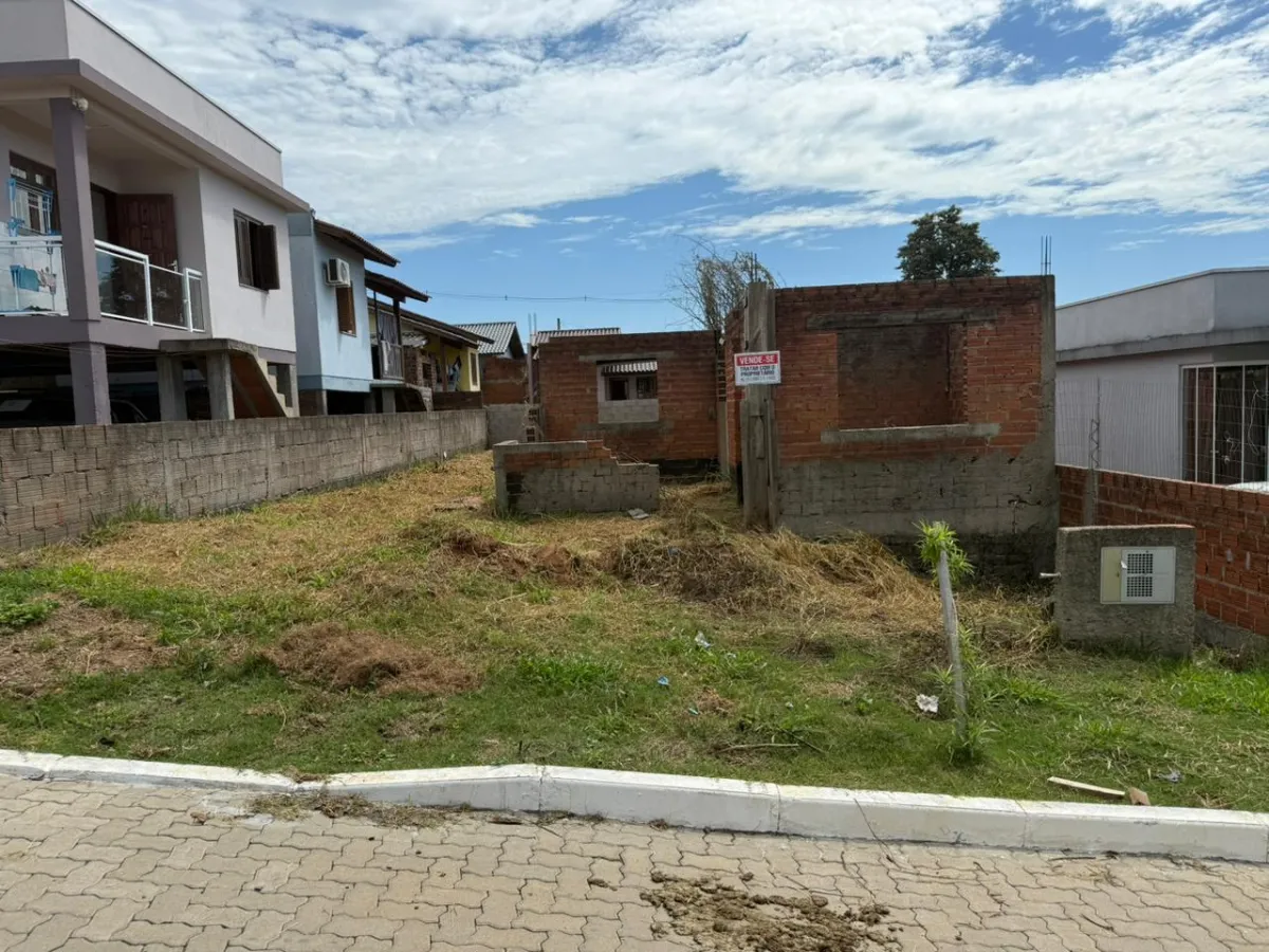 Imagem de Terreno Murado com Casa em construção – Oportunidade Imperdível!