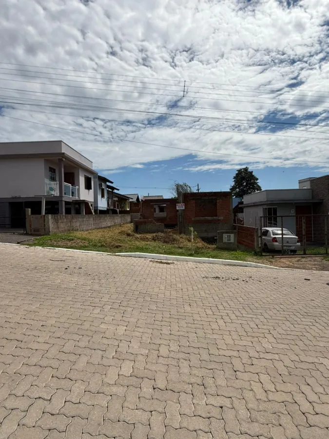 Imagem de Terreno Murado com Casa em construção – Oportunidade Imperdível!