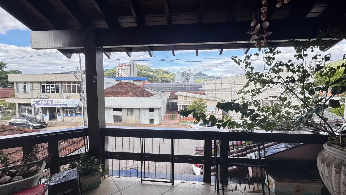 Imagem de CASA DE ALVENARIA COM SALA COMERCIAL