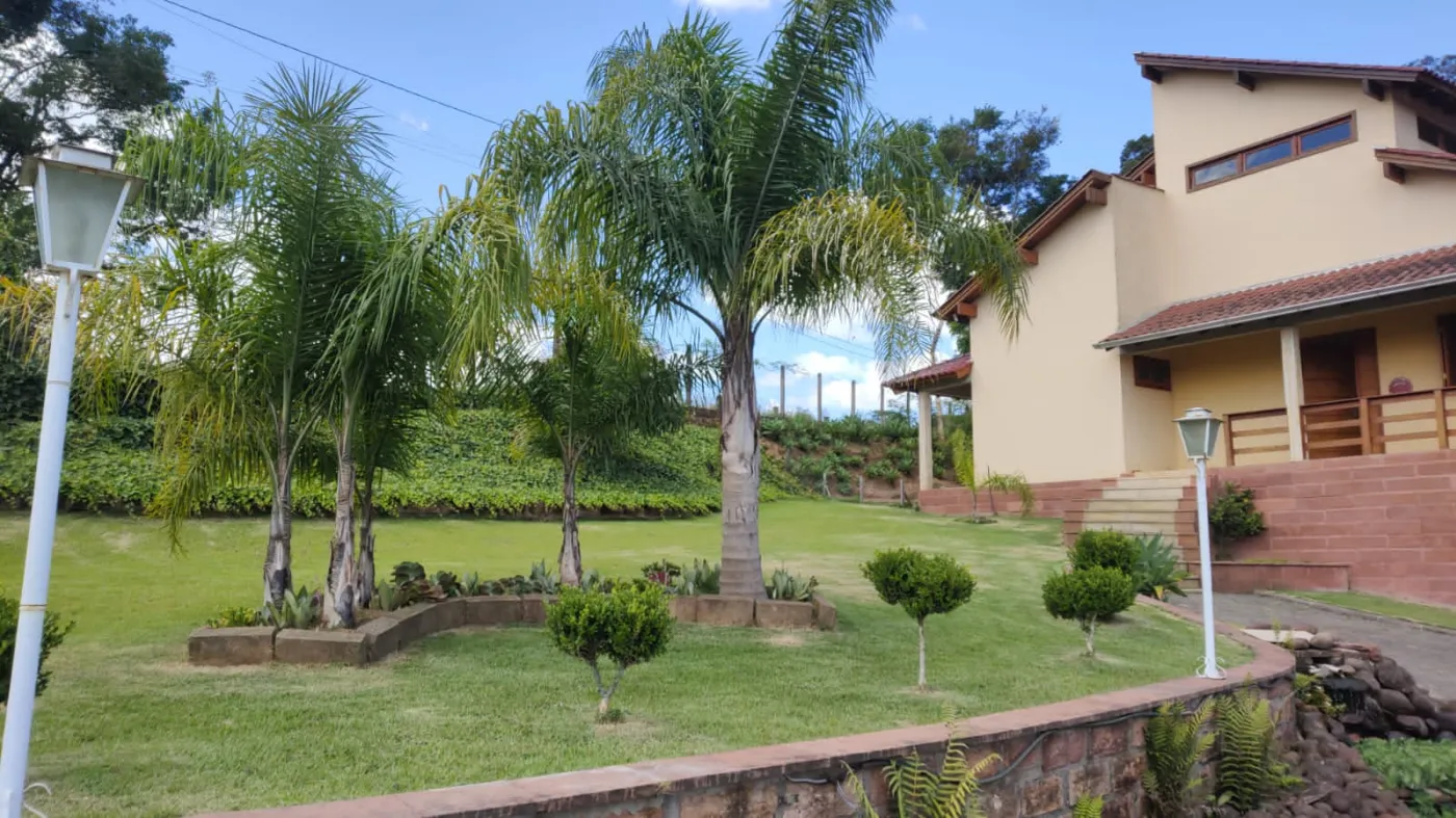 Imagem de Refúgio exclusivo com alto padrão e muito verde em Taquara/RS. Residência encantadora com piscina e espaço gourmet.