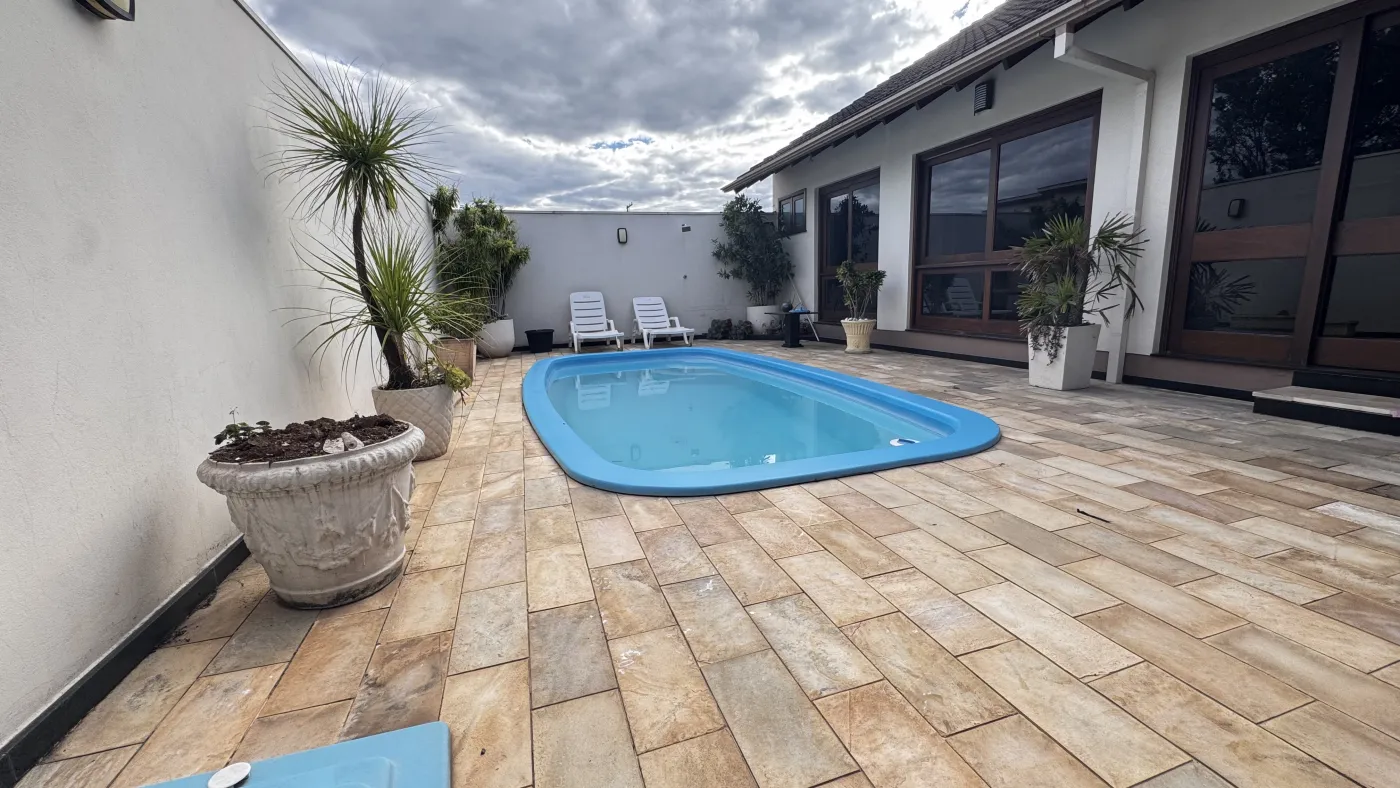 Imagem de CASA DE PADRÃO ALTO COM PISCINA BAIRRO NOBRE