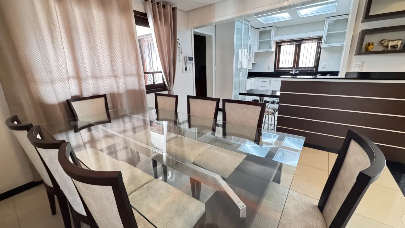 Imagem de CASA DE PADRÃO ALTO COM PISCINA BAIRRO NOBRE