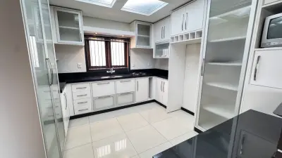 Imagem de CASA DE PADRÃO ALTO COM PISCINA BAIRRO NOBRE