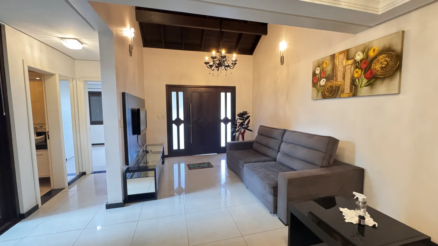 Imagem de CASA DE PADRÃO ALTO COM PISCINA BAIRRO NOBRE
