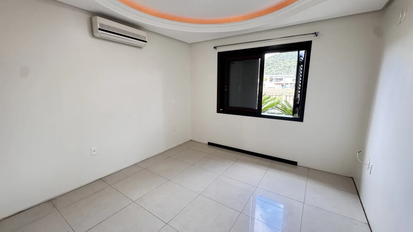Imagem de CASA DE PADRÃO ALTO COM PISCINA BAIRRO NOBRE