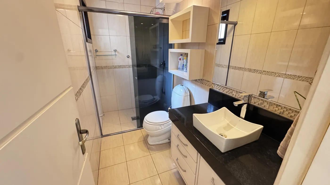 Imagem de CASA DE PADRÃO ALTO COM PISCINA BAIRRO NOBRE