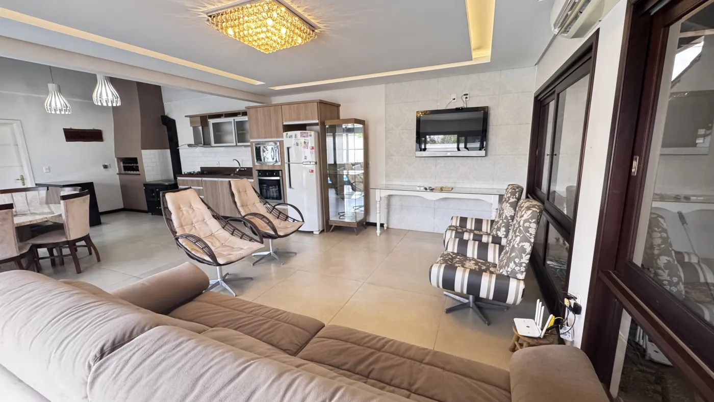 Imagem de CASA DE PADRÃO ALTO COM PISCINA BAIRRO NOBRE
