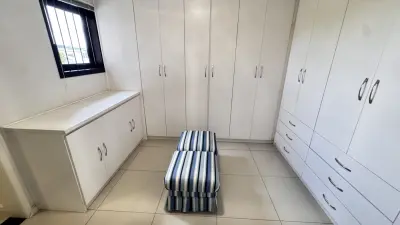 Imagem de CASA DE PADRÃO ALTO COM PISCINA BAIRRO NOBRE
