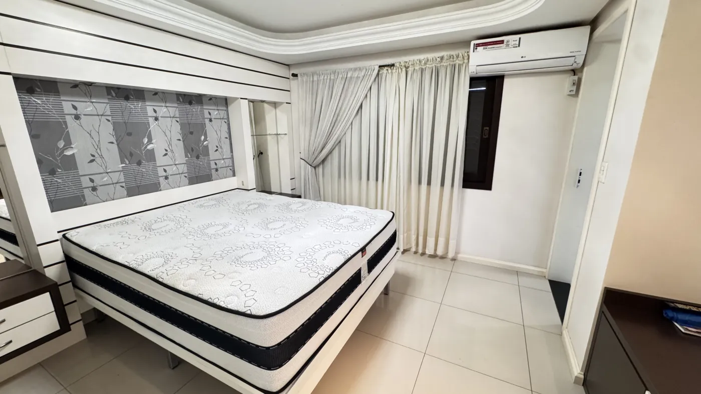 Imagem de CASA DE PADRÃO ALTO COM PISCINA BAIRRO NOBRE