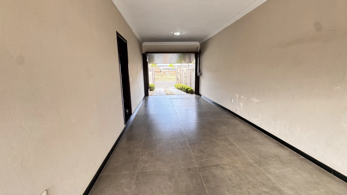 Imagem de CASA DE PADRÃO ALTO COM PISCINA BAIRRO NOBRE