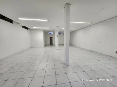 Imagem de Sala Comercial em Parobe bairro Guaruja