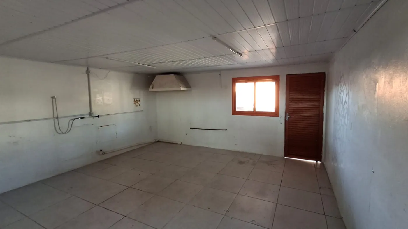 Imagem de Prédio Comercial  — Visibilidade, Espaço e Potencial em Local Estratégico de Taquara!