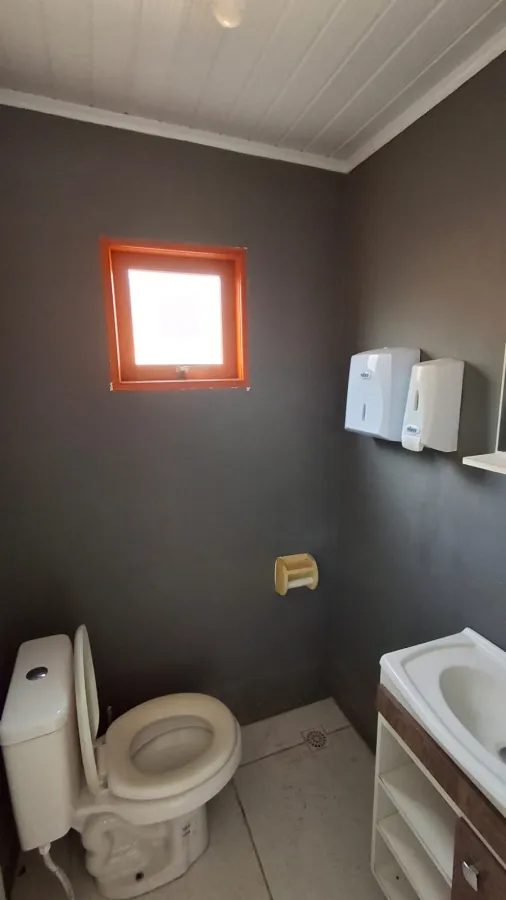 Imagem de Prédio Comercial  — Visibilidade, Espaço e Potencial em Local Estratégico de Taquara!