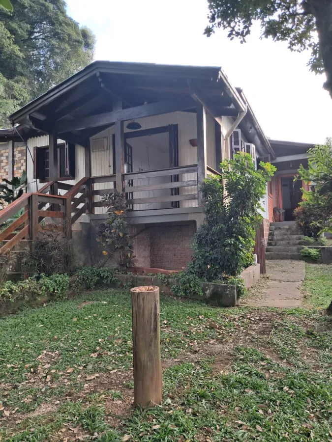 Imagem de Casa mista com três dormitórios