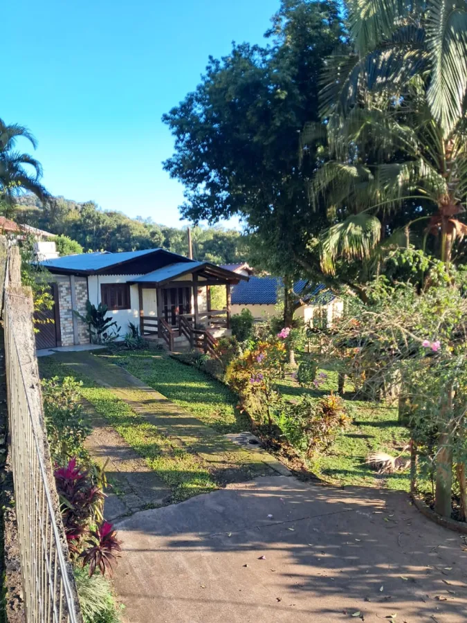 Imagem de Casa mista com três dormitórios