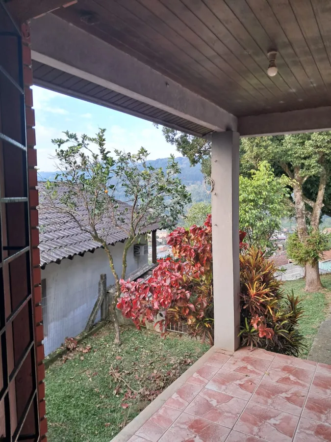 Imagem de Casa mista com três dormitórios