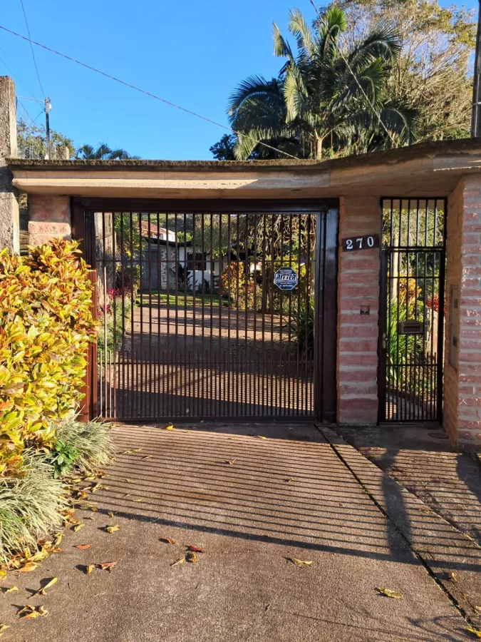 Imagem de Casa mista com três dormitórios