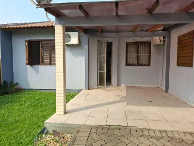 Imagem de Compacta, charmosa e completa — a casa ideal para viver com conforto e praticidade!