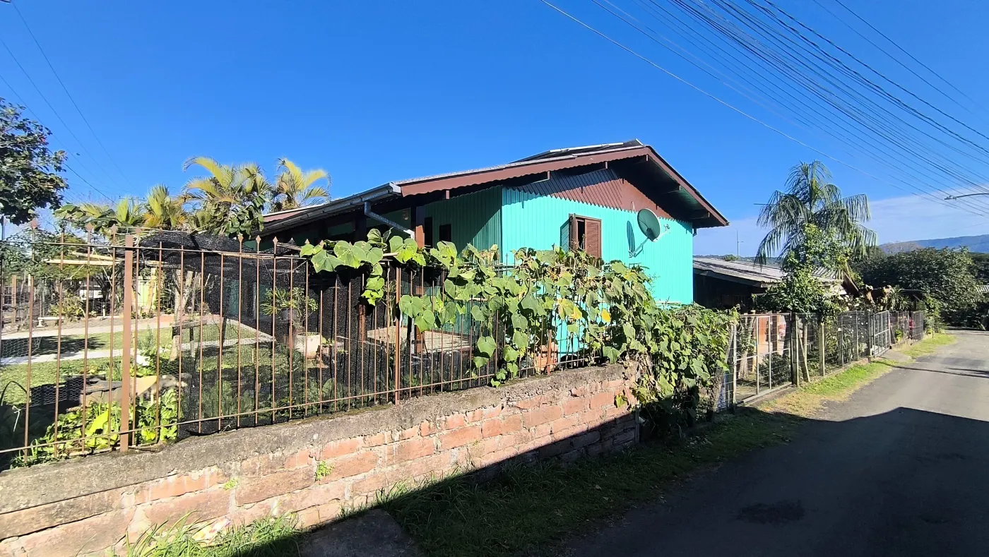 Imagem de Duas casas em terreno de esquina