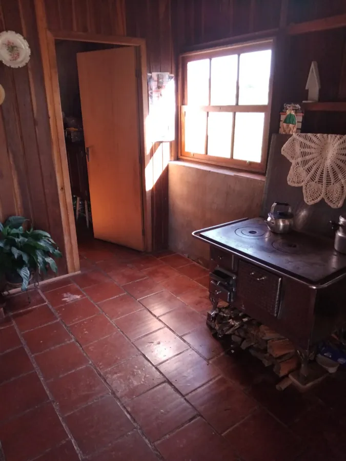Imagem de Chácara completa com casa de madeira de lei e açude – pronta para morar!