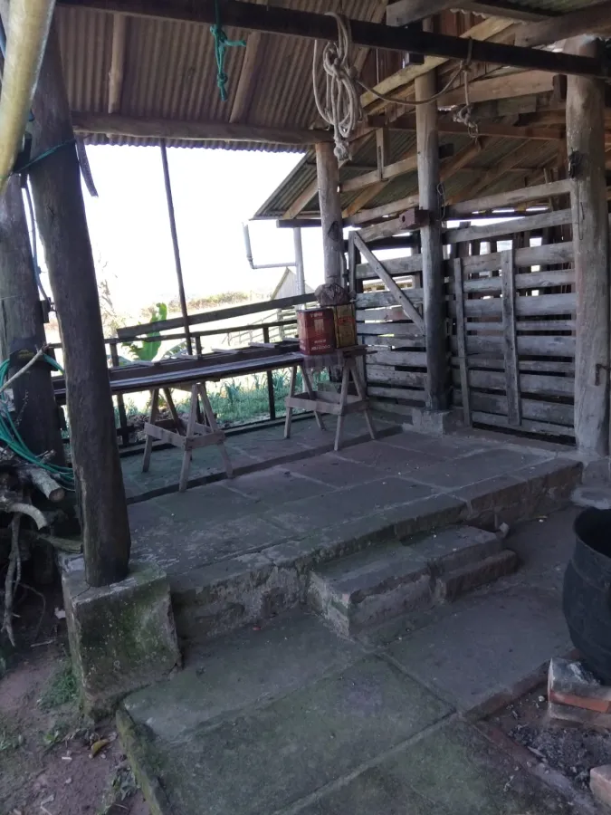 Imagem de Chácara completa com casa de madeira de lei e açude – pronta para morar!