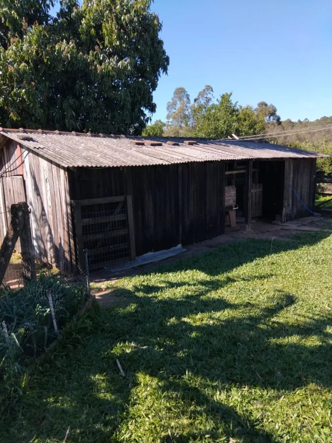 Imagem de Chácara completa com casa de madeira de lei e açude – pronta para morar!