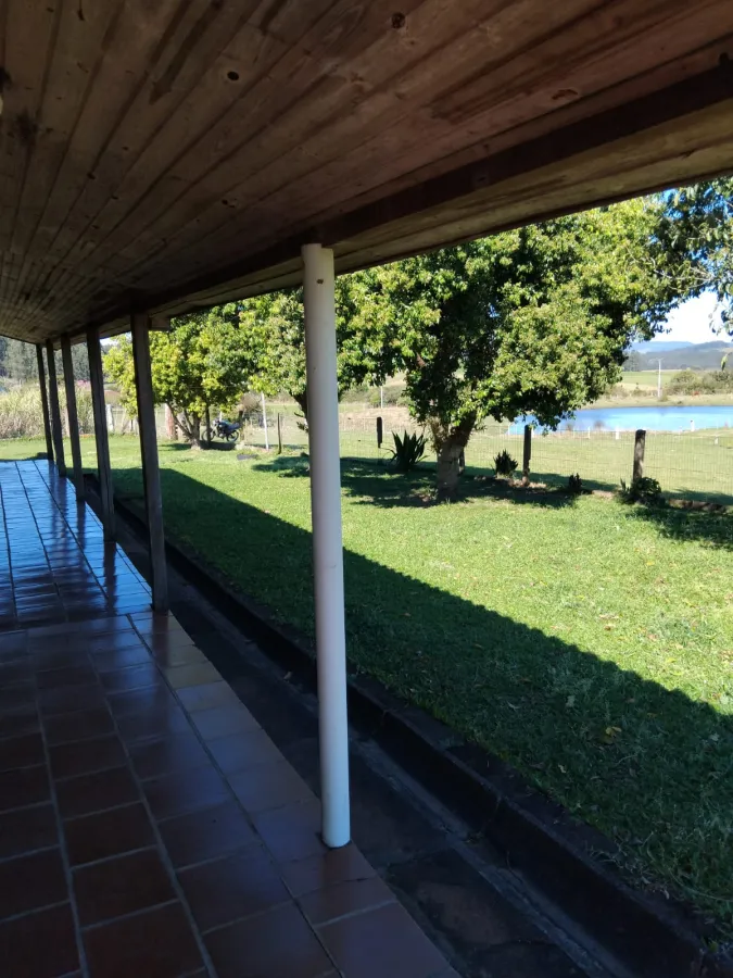 Imagem de Chácara completa com casa de madeira de lei e açude – pronta para morar!