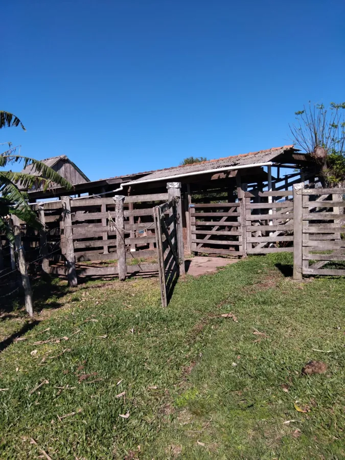 Imagem de Chácara completa com casa de madeira de lei e açude – pronta para morar!