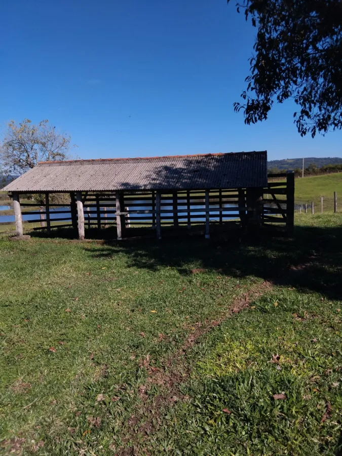 Imagem de Chácara completa com casa de madeira de lei e açude – pronta para morar!