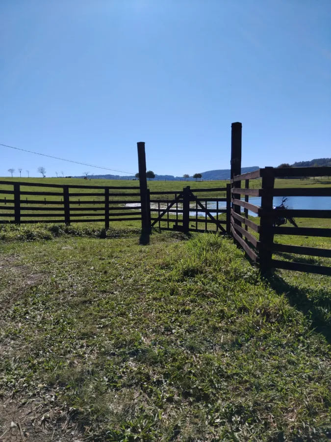 Imagem de Chácara completa com casa de madeira de lei e açude – pronta para morar!