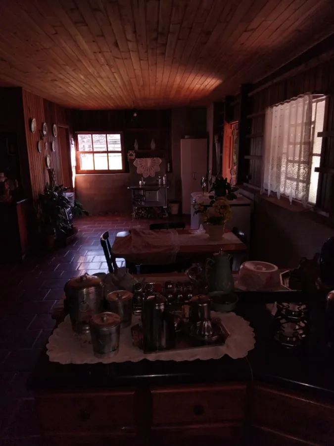 Imagem de Chácara completa com casa de madeira de lei e açude – pronta para morar!