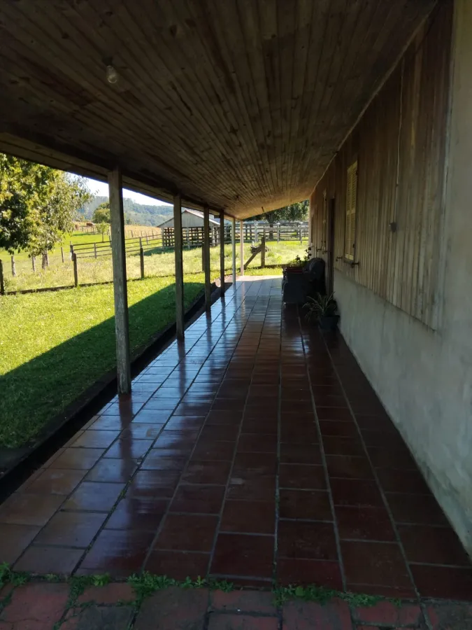 Imagem de Chácara completa com casa de madeira de lei e açude – pronta para morar!