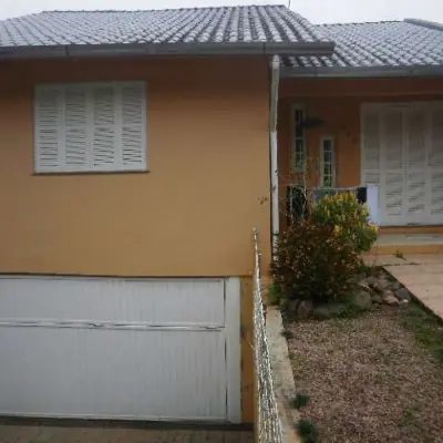 Imagem de Casa em Alcides Levino Bauer bairro Petrópolis