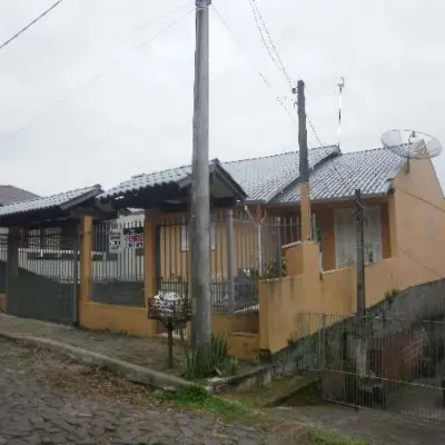 Imagem de Casa em Alcides Levino Bauer bairro Petrópolis