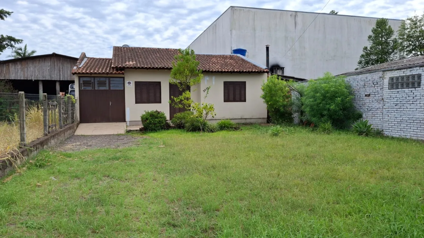 Imagem de Ótima oportunidade! Casa com amplo pátio e potencial de ampliação